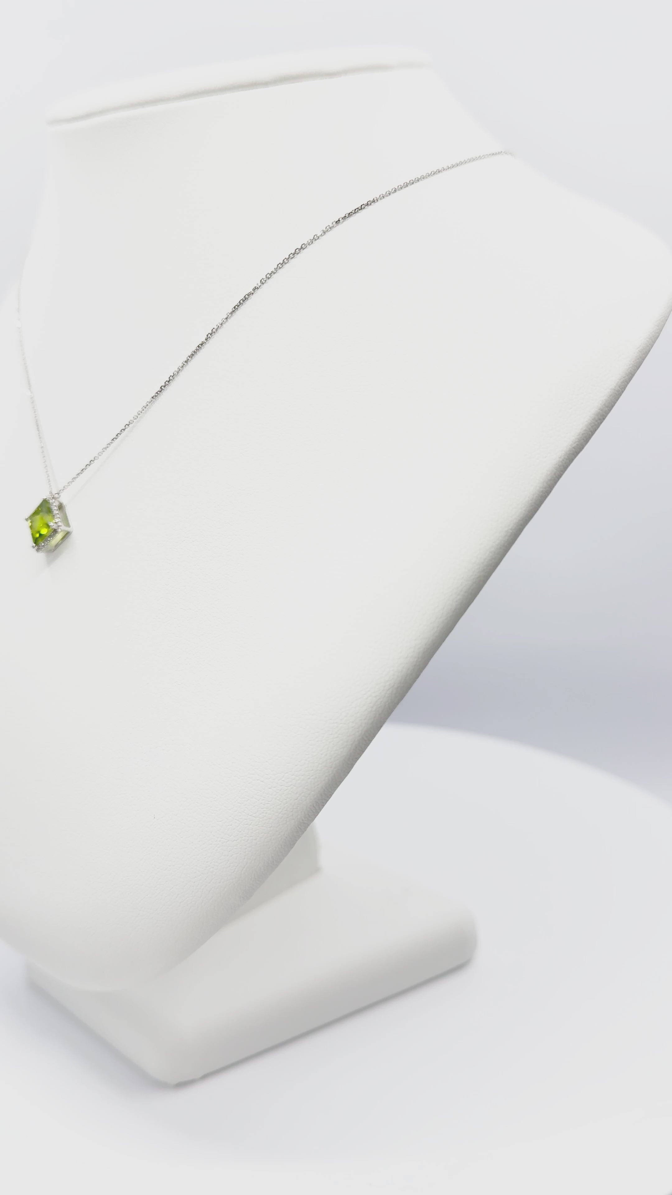 Load video: Peridot and Diamonds Necklace in White Gold 14K